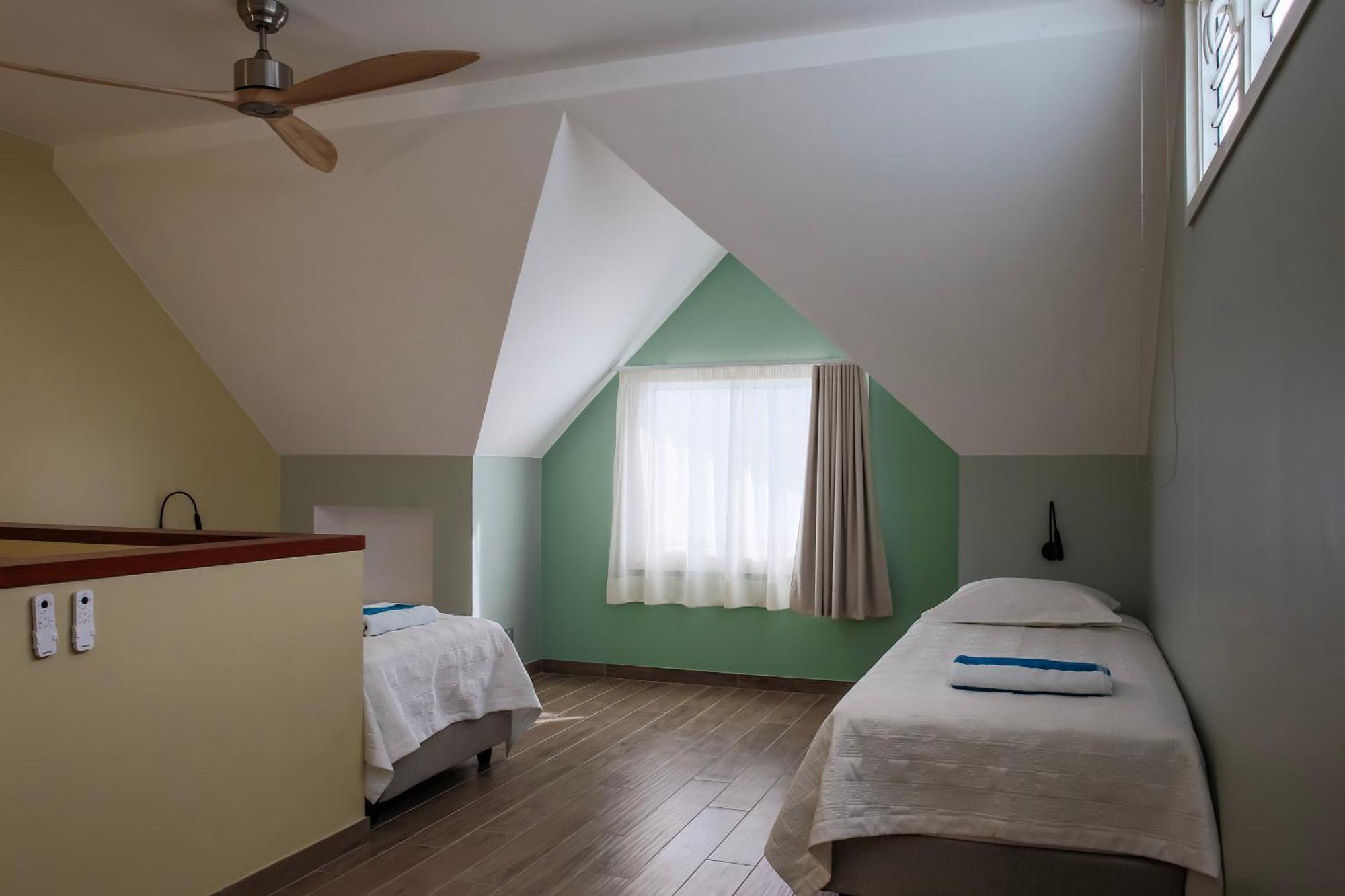 Niu Beach Hotel モーレア島 エクステリア 写真